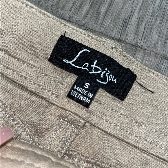 Shorts - Picture 3 of 4